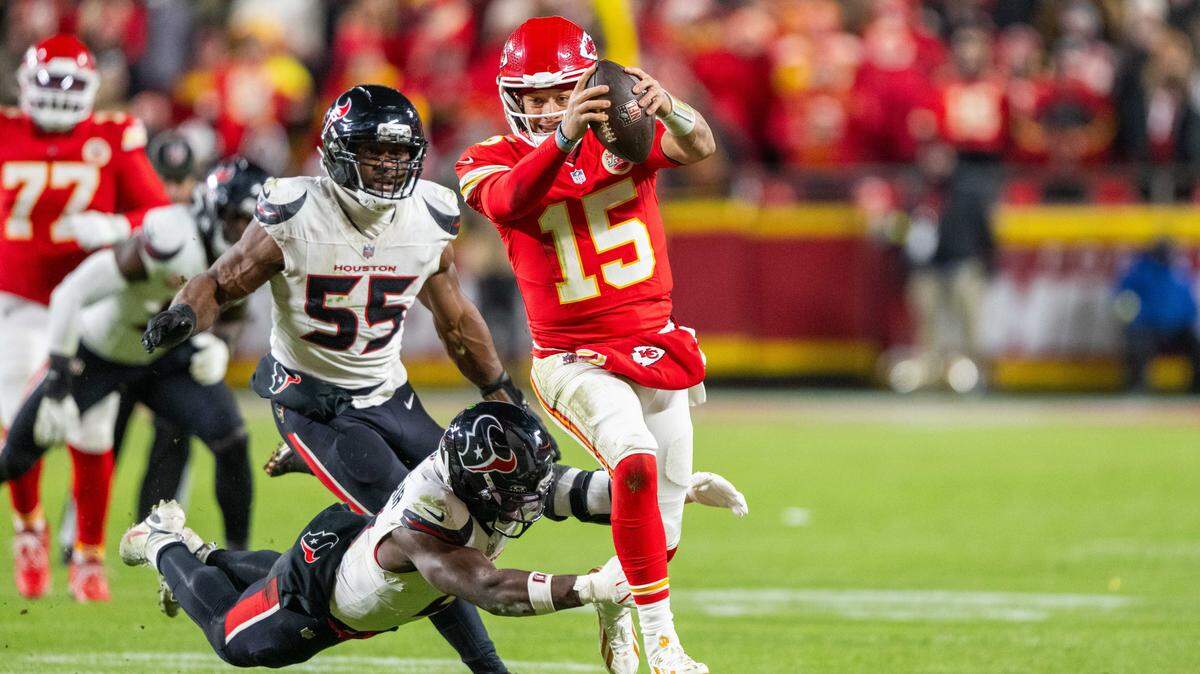 Kansas City Chiefs quarterback Patrick Mahomes (15) runs for a first down in the second half of the Chiefs game vs. the Houston Texans on Sunday, December 7, 2025, at GEHA Field at Arrowhead Stadium.