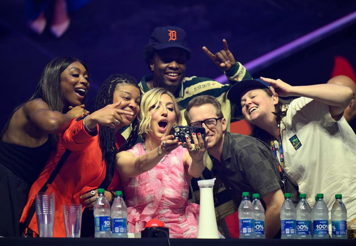 “Saturday Night Live” cast members were out in force for the Big Slick Party & Show on Saturday. Before their team competed in a hot wings trivia contest, they posed for a selfie: from left, Ego Nwodim, Punkie Johnson, Big Slick co-host Heidi Gardner, Devon Walker, James Austin Johnson and Molly Kearney.