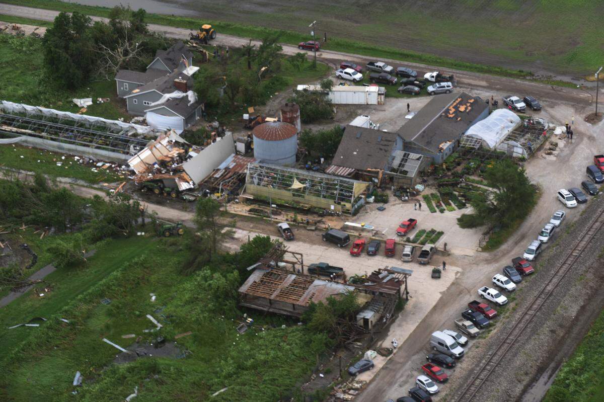 Pendelton’s Market east of Lawrence was, busy as volunteer’s came to help in any way they could Wednesday after the business suffered heavy damage from Tuesday night’s tornado.