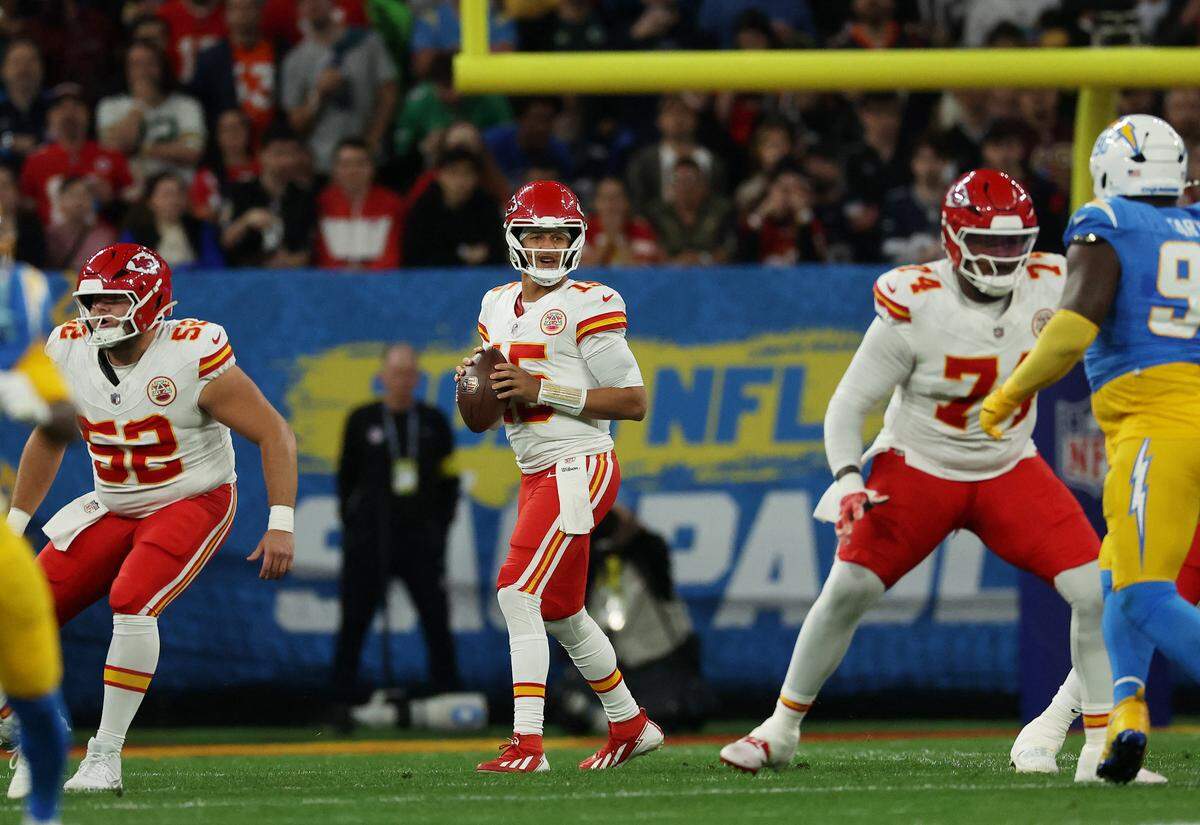 Kansas City Chiefs quarterback Patrick Mahomes, center, surveys the Los Angeles Chargers’ defense during the teams’ NFL season opener at Corinthians Arena in Sao Paulo, Brazil, on Friday, Sept. 5, 2025.