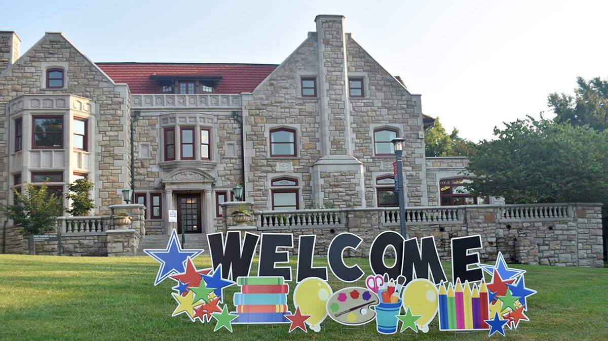 The campus of the Pembroke Hill School