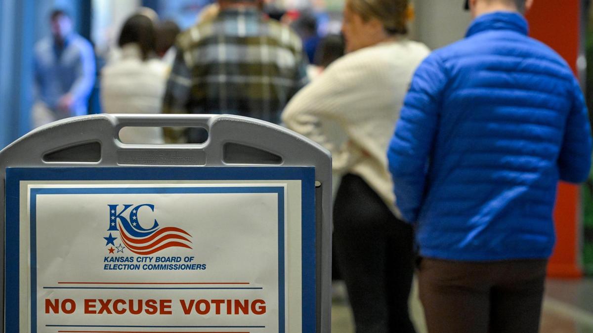 A long line greeted residents of Kansas City who turned out for advance voting on Monday, Nov. 7, 2022, at the Kansas City Election Board polling place in the basement of Union Station.