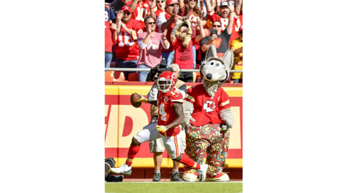 Kansas City Chiefs wide receiver Sammy Watkins scored on a 10-yard reception from quarterback Patrick Mahomes in the third quarter against the Broncos in Kansas City. It was Mahomes’ 25th touchdown pass of the 2018 regular season.
