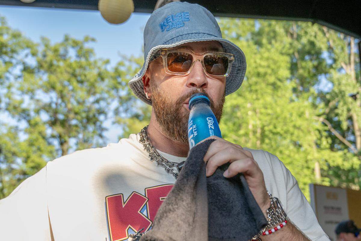 Travis Kelce was drinking ZenWTR at Kelce Jam