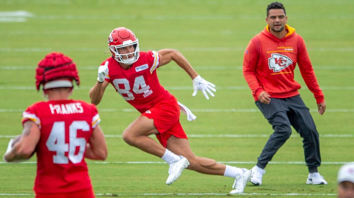 Kansas City Chiefs wide receiver Justin Watson warms up during practice at Chiefs training camp on Thursday, July 28, 2022, in St. Joseph.