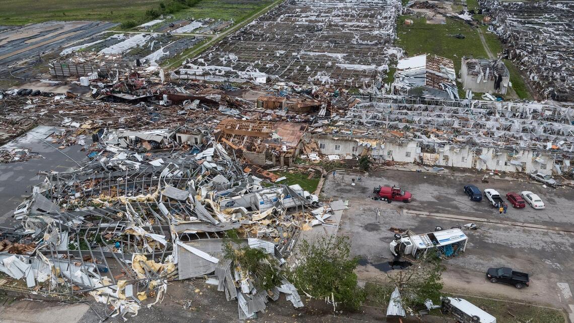 An EF-4 tornado ripped through NE Kansas, injuring 18, weather service finds