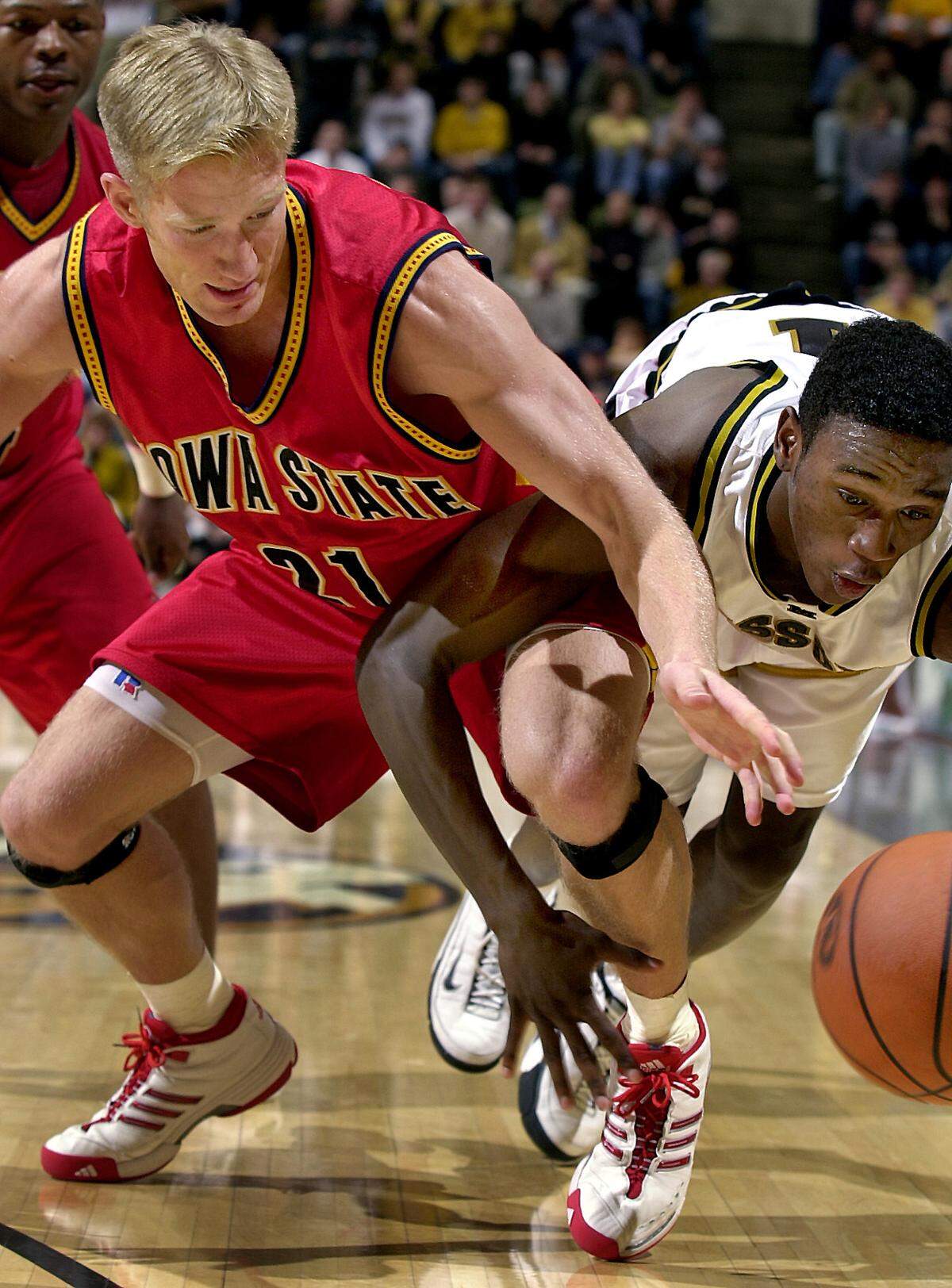 Missouri’s Kareem Rush (right) beat Iowa State’s Shane Power to the ball during a 2001 game in Columbia. The Tigers won 112-109 in four overtimes