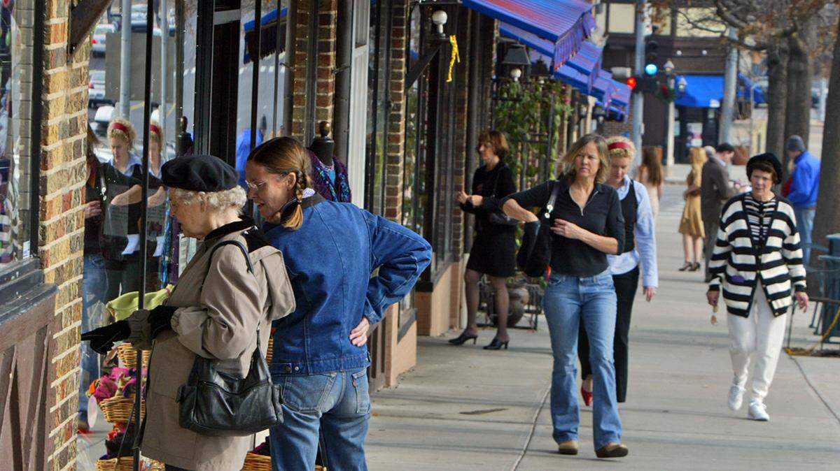 Walkable neighborhoods such as Kansas City’s Brookside and Waldo offer luxuries unheard of in the suburbs.
