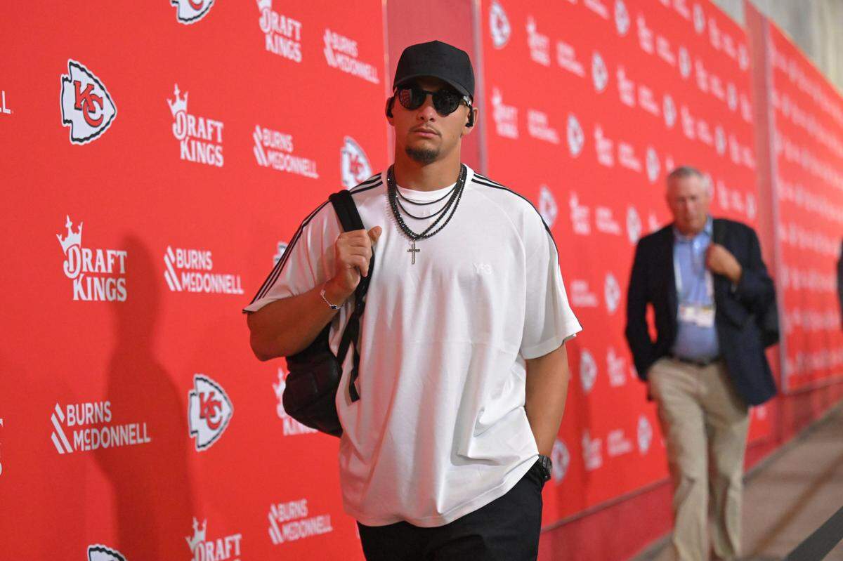 Kansas City Chiefs quarterback Patrick Mahomes arrives before playing the Philadelphia Eagles on Sunday, Sept. 14, 2025, at GEHA Field at Arrowhead Stadium.