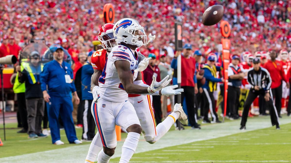 Buffalo Bills wide receiver Stefon Diggs (14) catches a pass for a touchdown in the the second half during the game between the Kansas City Chiefs and the Buffalo Bills on Sunday October 16, 2022 at Arrowhead Stadium in Kansas City, Missouri