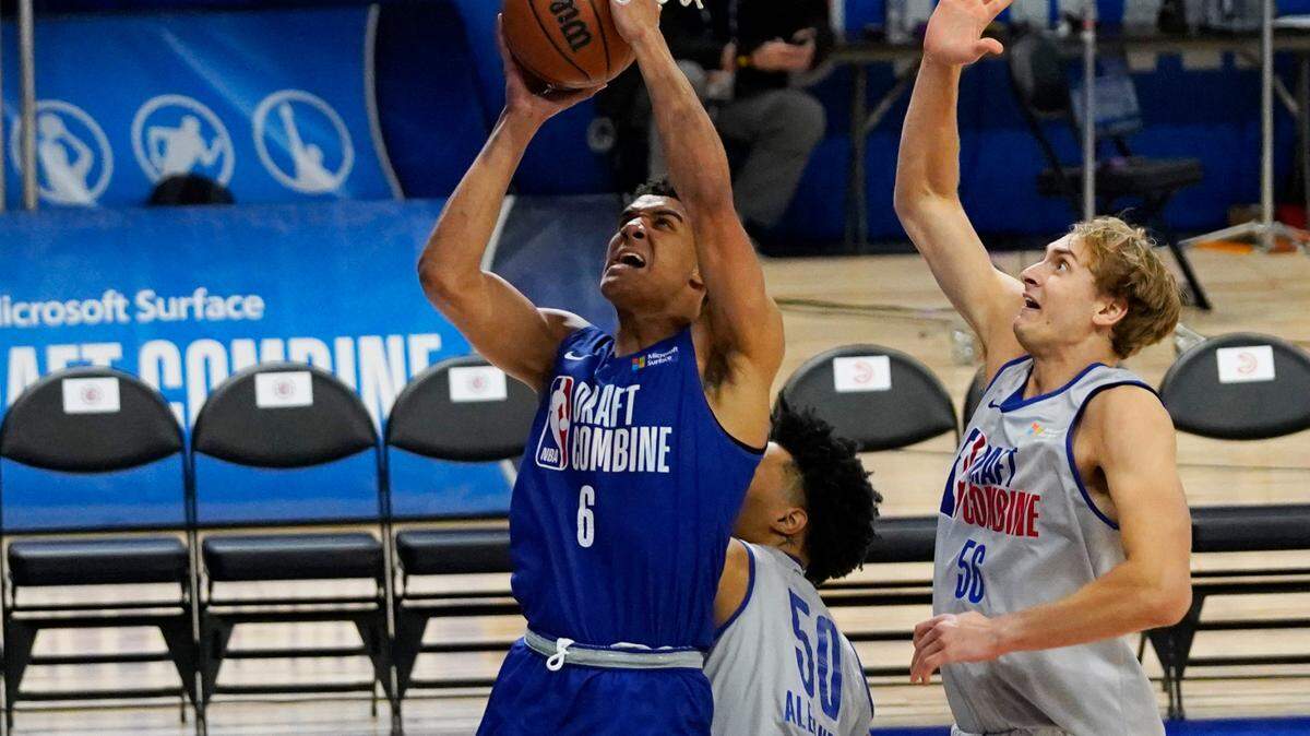 Kansas Jayhawks guard Kevin McCullar attempts a layup during the 2023 NBA Draft Combine at Wintrust Arena in Chicago on May 17, 2023.