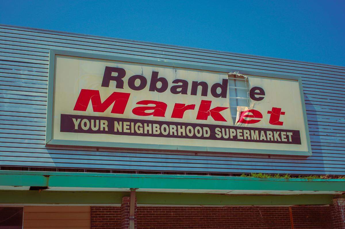 Robandee Shopping Center fallen into disrepair.