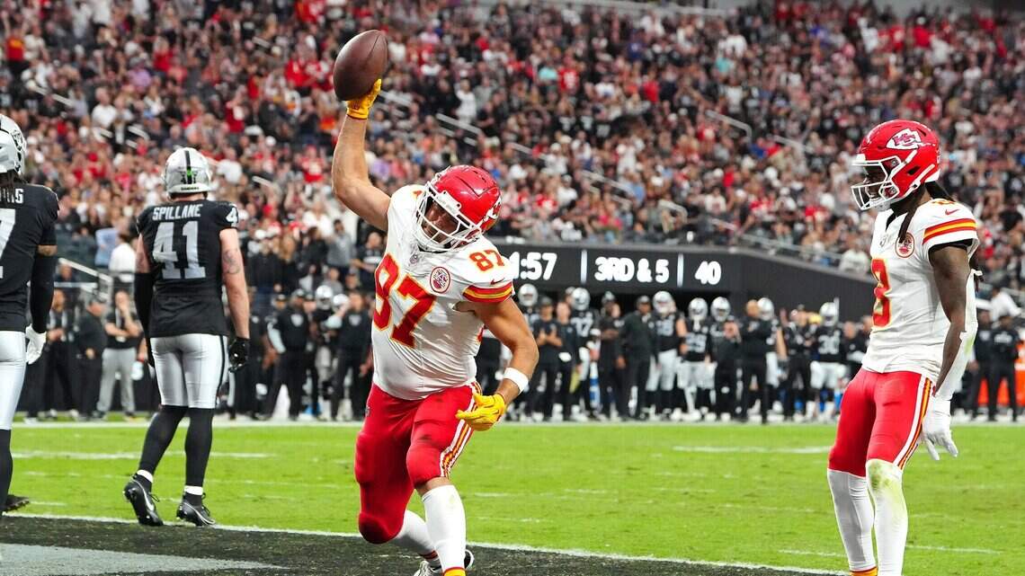 Chiefs-Raiders betting line & game prediction: Undefeated rivals for 1st time ever
