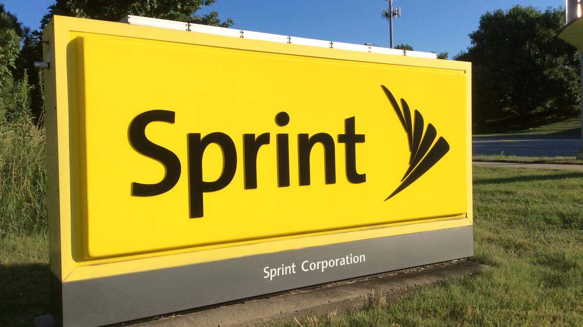 Sprint may be weighing another run at merging with cable operator Charter Communications, an unconfirmed report says.