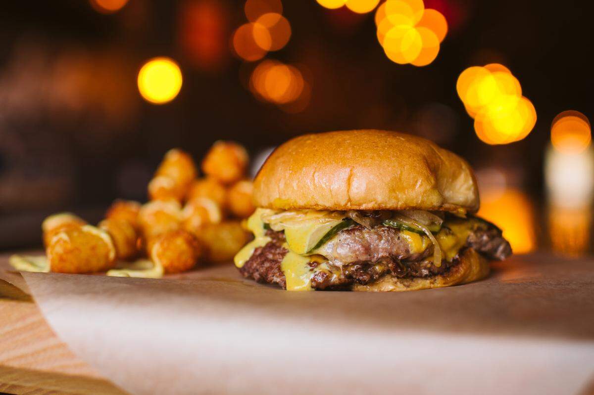 Cosmo Burger uses fresh ground beef (or Beyond Burger), house-made pickles and sauce, buttered potato bun, griddle-grilled onions, and American cheese.