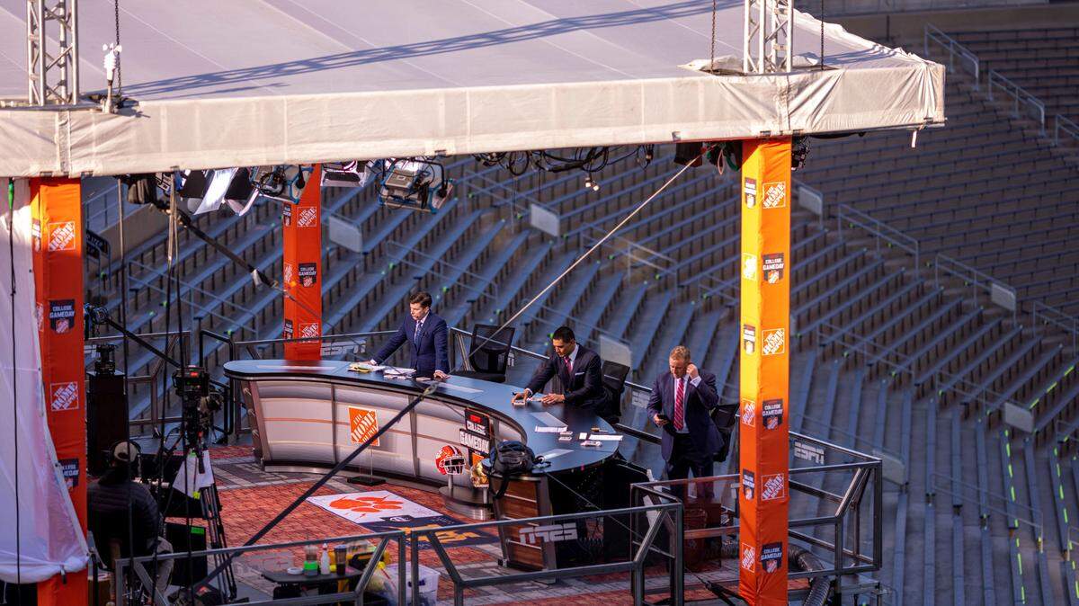ESPN College Gameday hosts, from left, Rece Davis, David Pollack and Kirk Herbstreit prepare for their live broadcast from Notre Dame Stadium before the NCAA college football game between the Notre Dame and the Clemson in South Bend, Ind. (Matt Cashore/Pool Photo via AP)