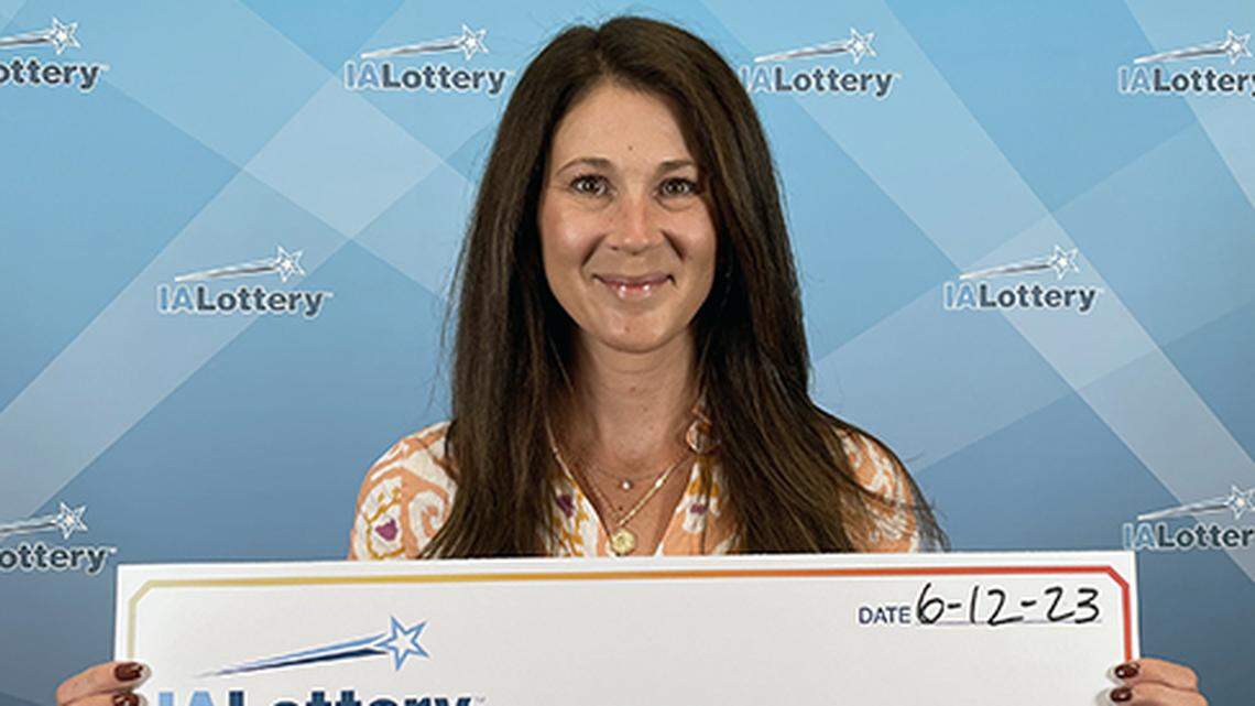 Renae Beeck with her oversized check.