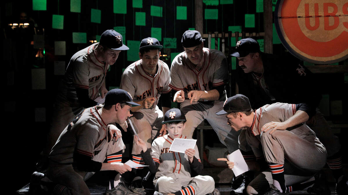 In the 1940s, young Joey Margolis (Robbie Berson) is a big fan of the New York Giants.