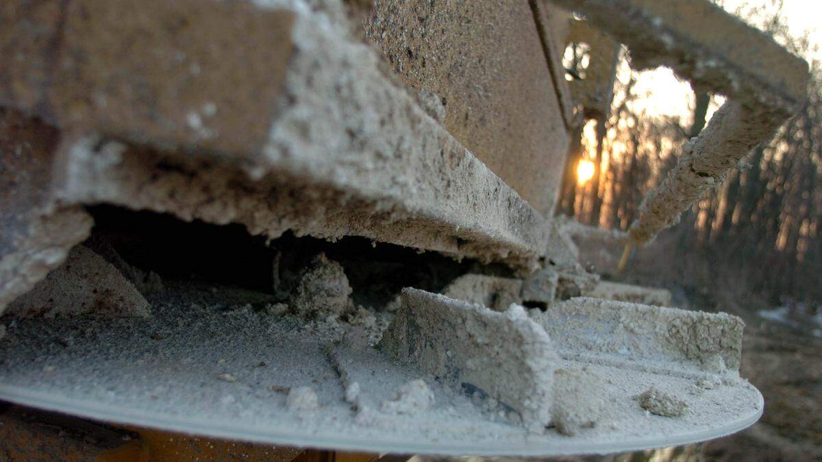 Farmers were spreading manure on their fields north of Des Moines; the odor wafted over the city.