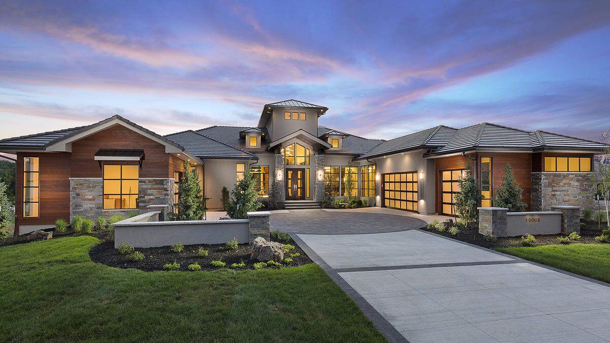 Starr Homes’ model offers views of the Tom Watson Signature Golf Course and is located moments from the new north gated Welcome Center.
