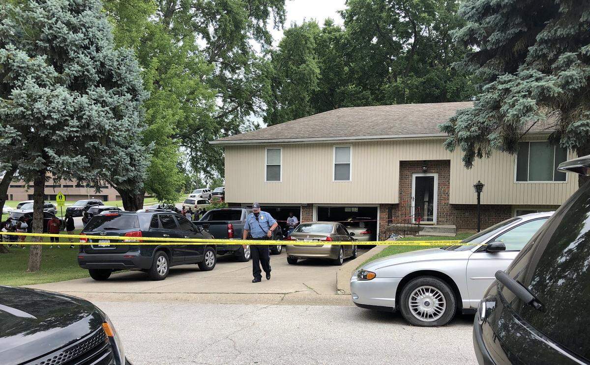 Kansas City, Kansas police were investigating a homicide Sunday after a man was fatally wounded in a shooting. The shooting was reported shortly after 10 a.m. in the 7200 block of Lathrop Avenue.
