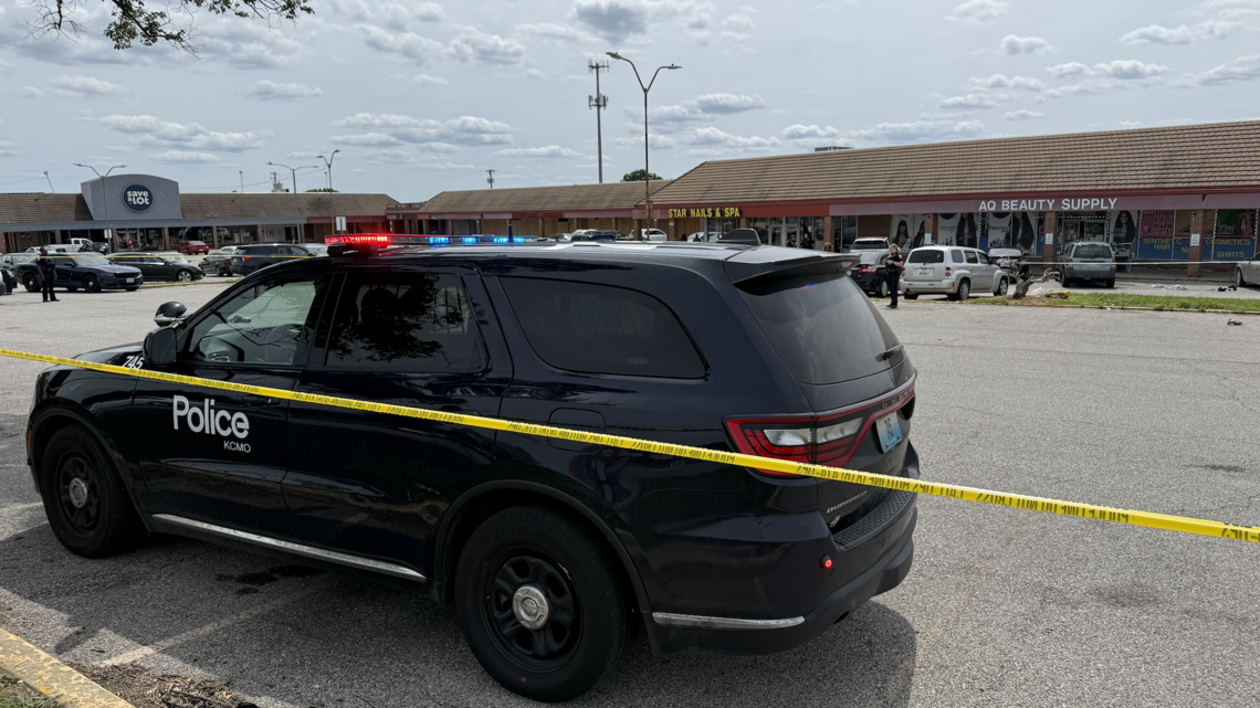 One man dead after argument, shooting outside Kansas City shopping center