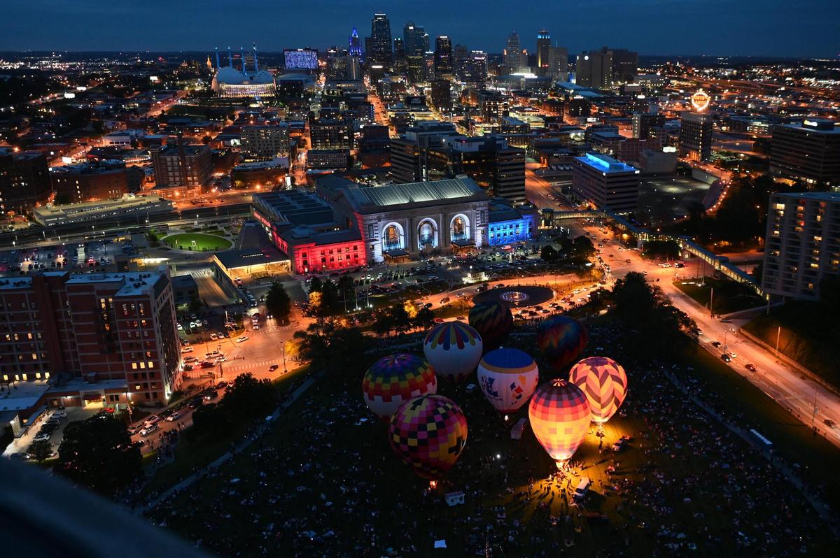 The National World War I Museum and Memorial launched its’ first annual Great Balloon Glow on Sunday, May 30, in Kansas City. The event featured 13 hot air balloons as well as music, food trucks and 30 different craft vendors. The museum plans to hold the event annually, but going forward it will move from Memorial Day weekend to another date.