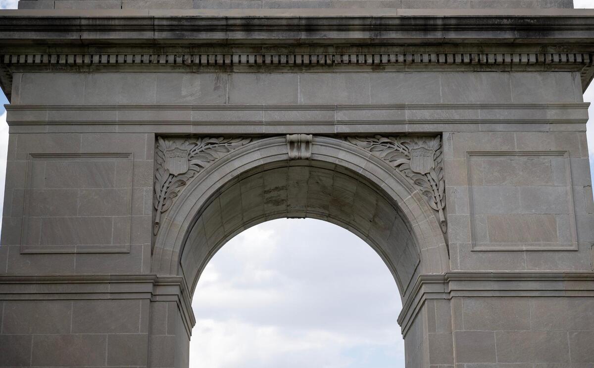 Can you identify this war memorial inspired by Paris’ Arc de Triomphe?