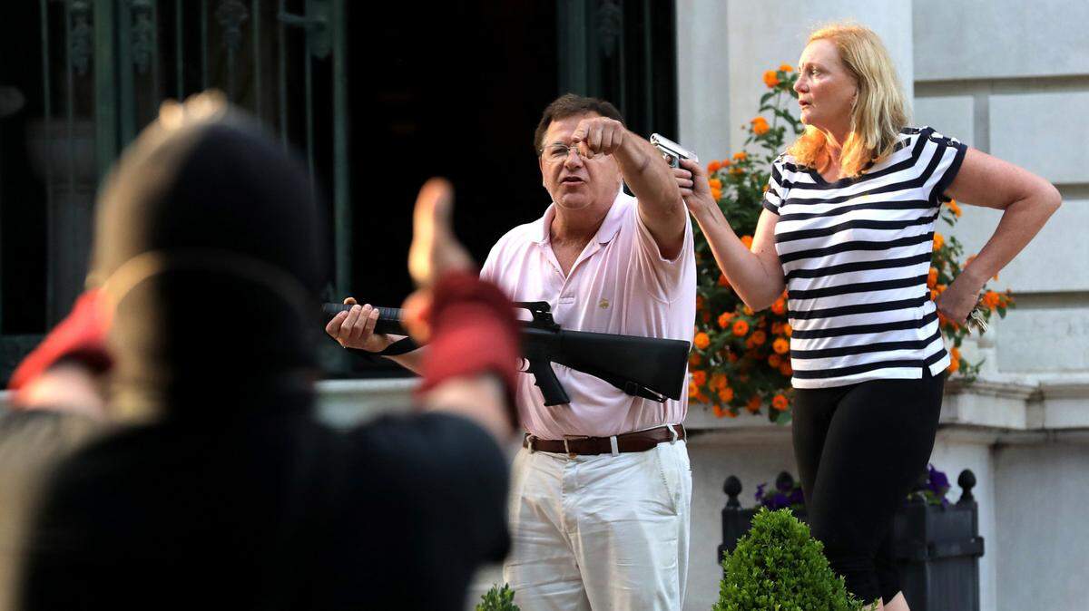 Mark and Patricia McCloskey, who pleaded guilty to brandishing guns as Black Lives Matter demonstrators marched by their St. Louis home in 2020, endorsed Missouri Attorney General Andrew Bailey’s campaign for a full term.. 