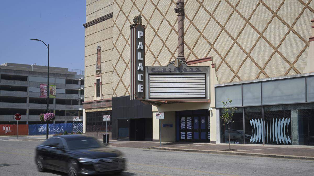 The Port Authority of Kansas City voted Monday over whether to offer a substantial property tax break to the Country Club Plaza’s new owners, Gillon Property Group.
