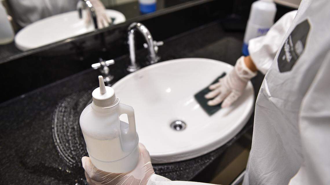 Easy Bathroom Cleaning Habits to Prevent Build-Up in Sinks, Showers, and Tiles