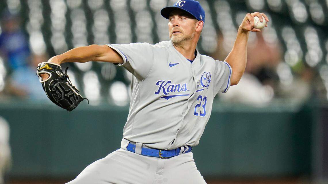 Kansas City Royals starting pitcher Mike Minor throws a pitch to the Baltimore Orioles during the fourth inning of baseball game, Wednesday, Sept. 8, 2021, in Baltimore. (AP Photo/Julio Cortez)