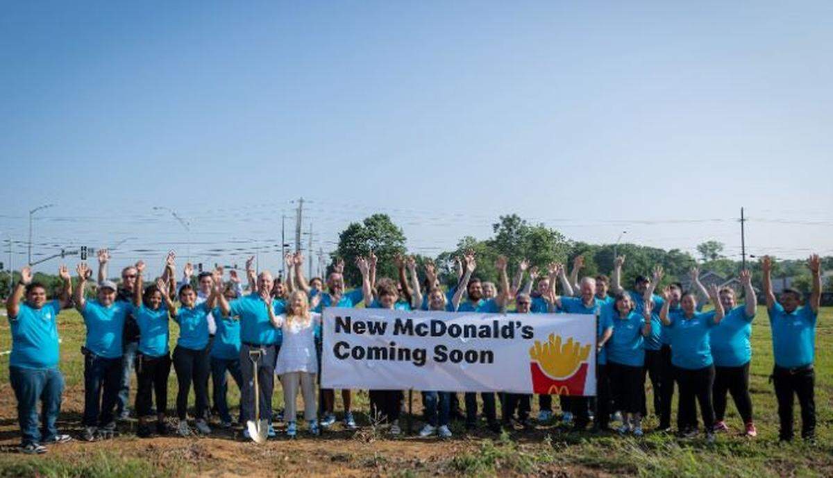 McDonald’s employees held a groundbreaking Tuesday for the new location at 4321 N.W. Barry Road in the Northland.