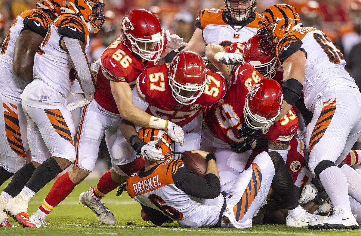 Chiefs linebackers Ben Niemann (56) and Breeland Speaks (57) and defensive tackle Joey Ivie (93) apply the crunch to Bengals quarterback Jeff Driskel Saturday at Arrowhead Stadium.