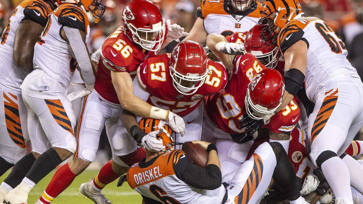 Chiefs linebackers Ben Niemann (56) and Breeland Speaks (57) and defensive tackle Joey Ivie (93) apply the crunch to Bengals quarterback Jeff Driskel Saturday at Arrowhead Stadium.