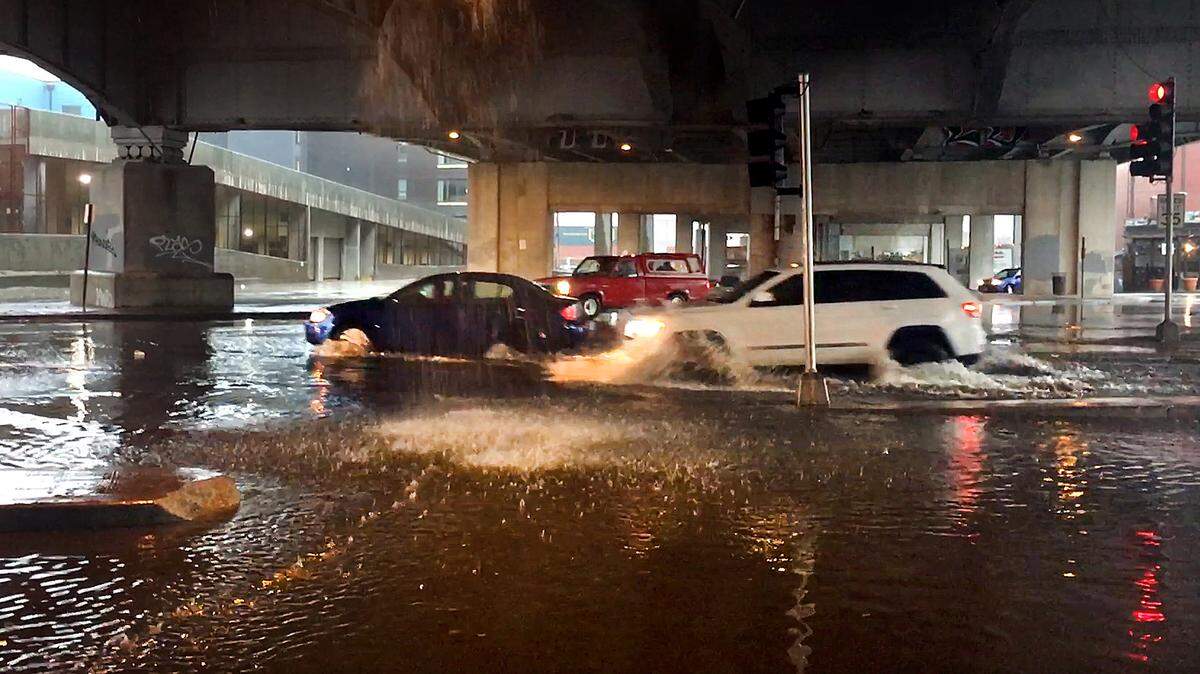 Thunderstorms swept into the Kansas City area Monday morning bringing lightning, thunder and hail to parts of metro. The rain made the morning commute wet. Rain will continue on and off through Tuesday.