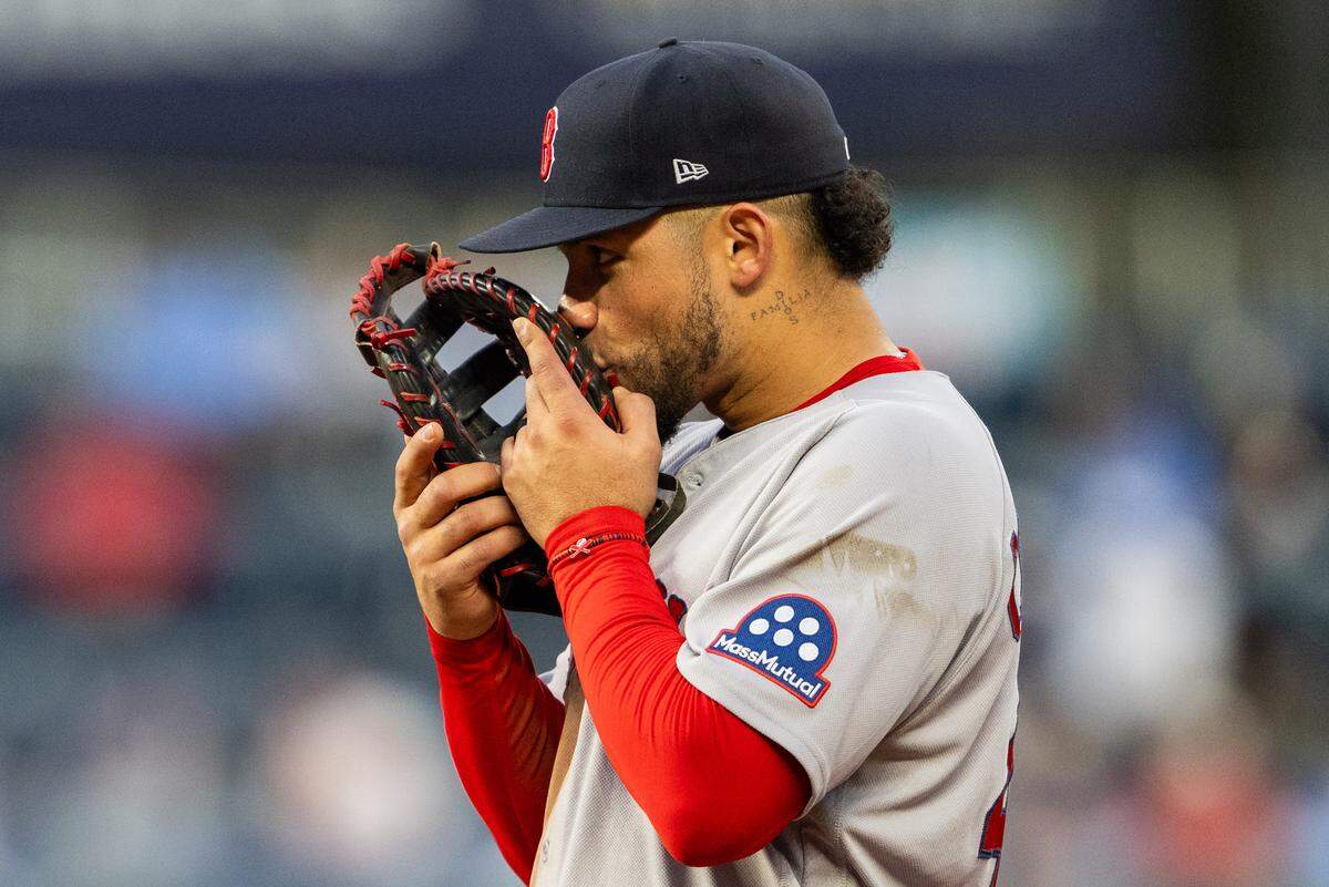 Boston Red Sox first baseman Willson Contreras (40) kisses his glove between pitches during a game against the Royals on Wednesday, May 20, 2026, at Kauffman Stadium in Kansas City.