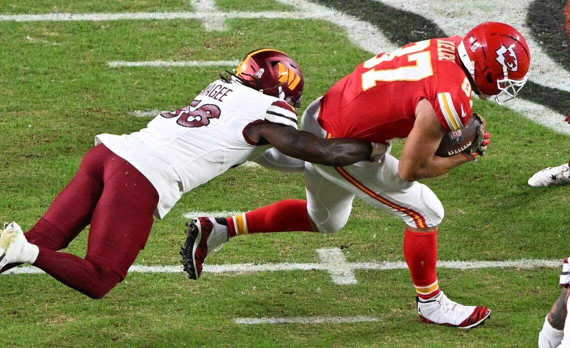 Kansas City Chiefs tight end Travis Kelce (87) makes a catch while in the grasp of Washington Commanders linebacker Jordan Magee (58) in the first half on Monday, Oct. 27, 2025, at GEHA Field at Arrowhead Stadium.