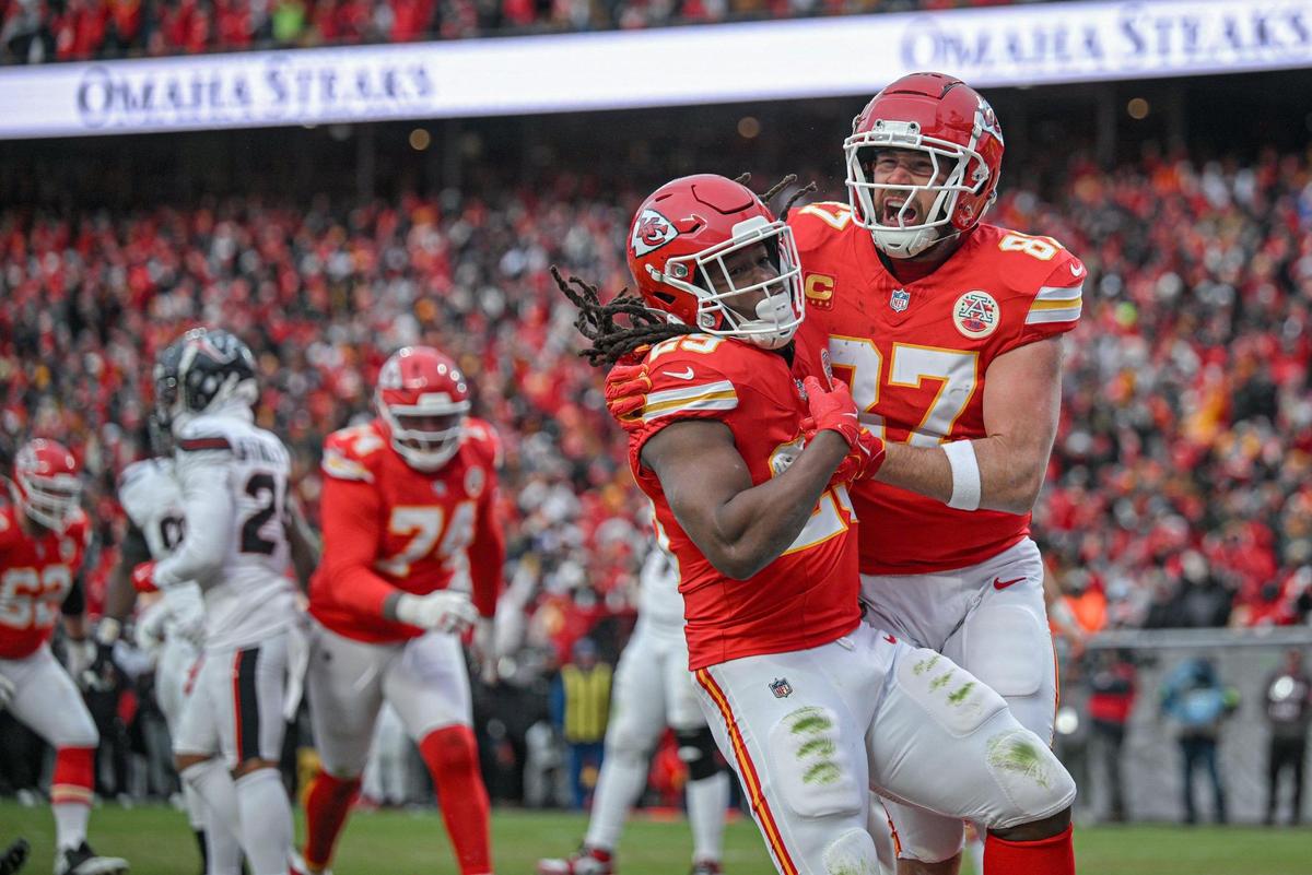 Kansas City Chiefs tight end Travis Kelce (87) grabs running back Kareem Hunt (29) to celebrate after Hunt ran in for a touchdown in the second quarter against the Houston Texans during the AFC Divisional Round playoff game on Saturday, Jan. 18, 2025, at GEHA Field at Arrowhead Stadium.
