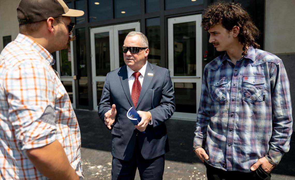 Warren Fairley, a former Boilermakers international vice president, spoke with union members outside the Robert J. Dole Federal Courthouse in Kansas City, Kansas, in June 2023.