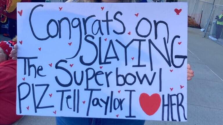 Taylor Swift not at Chiefs victory parade, but she was there in spirit thanks to KC fans