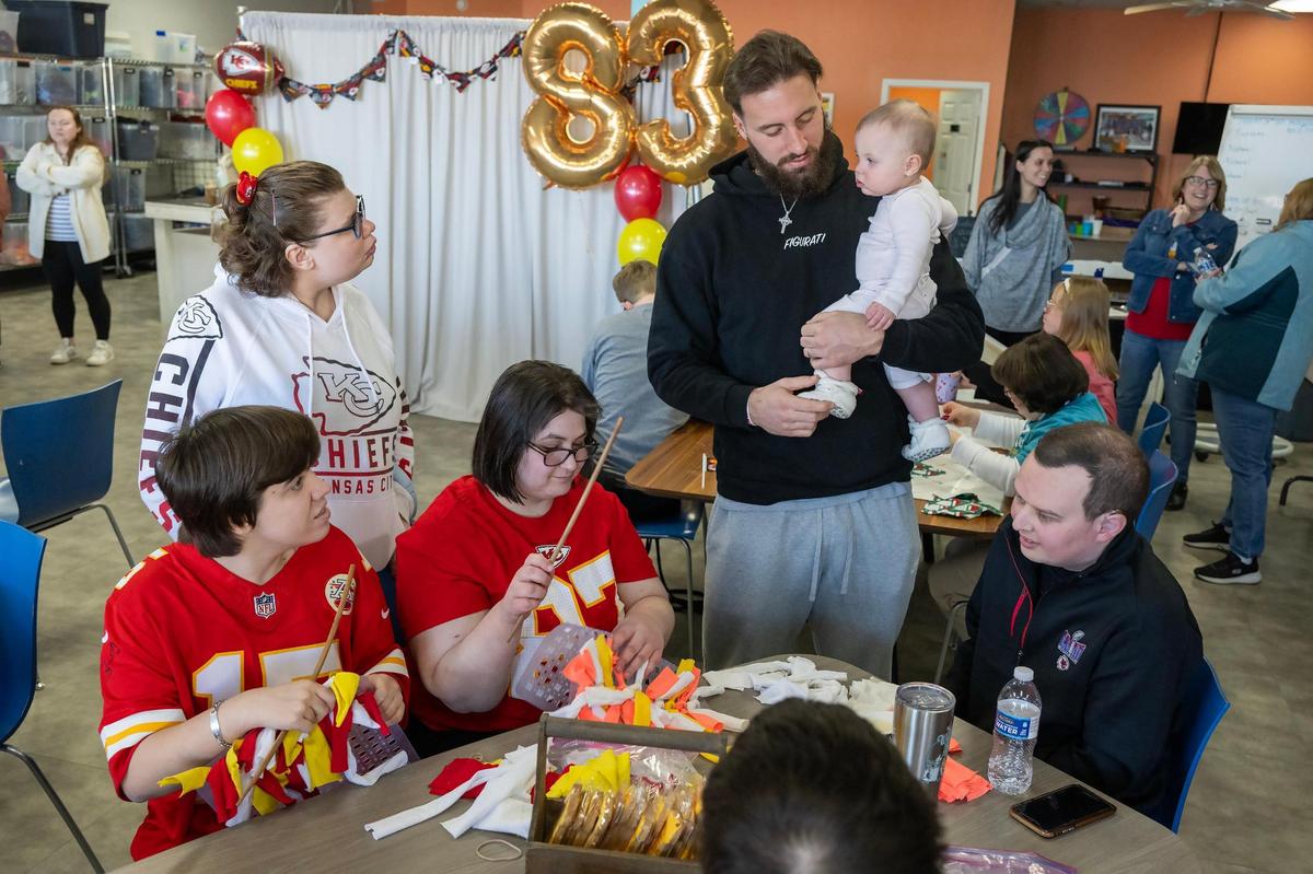Chiefs tight end Noah Gray holds his 10-month old daughter Naomi, as he talks to students during a visit to PawsAbilities. The students from left, include Paulina Quattrone, Christina Eidt, Alexis Cutler and Jack Fisher.