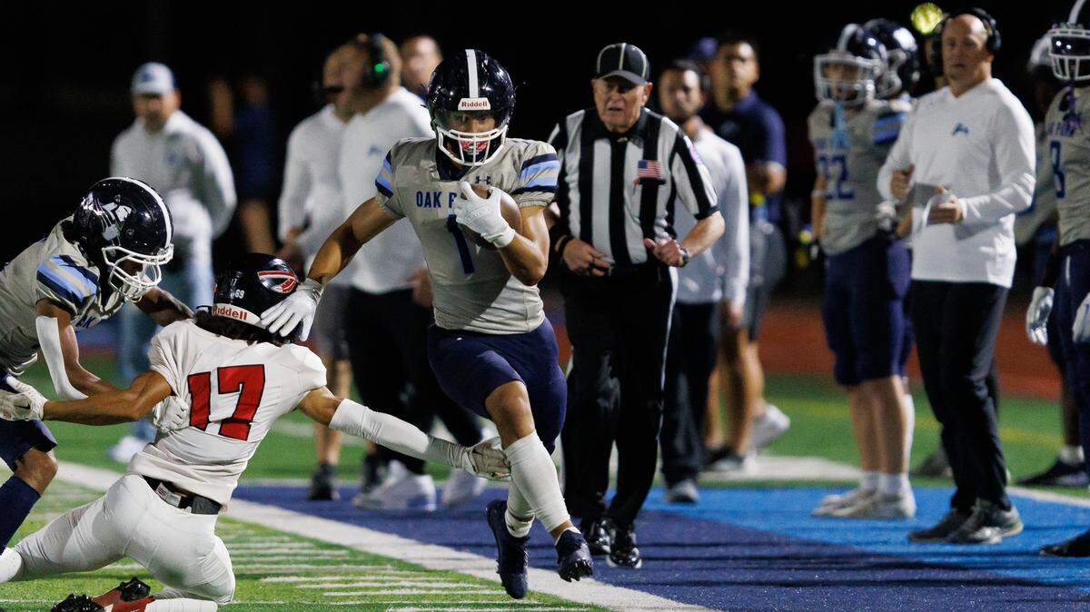 Oak Park’s Travon Pankey eludes a Fort Osage defender during a big gain along the sideline Friday night.