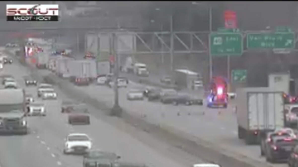 Crash closes eastbound I-70 Van Brunt Blvd in Kansas City | Kansas City ...