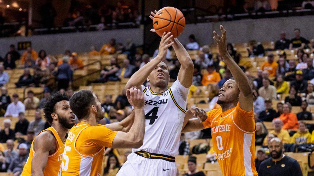 Missouri’s Javon Pickett, center, loses control of the ball as he shoots between Tennessee’s Jonas Aidoo, right, Josiah-Jordan James, left, and Santiago Vescovi during the second half of an NCAA college basketball game Tuesday, Feb. 22, 2022, in Columbia, Mo. (AP Photo/L.G. Patterson)