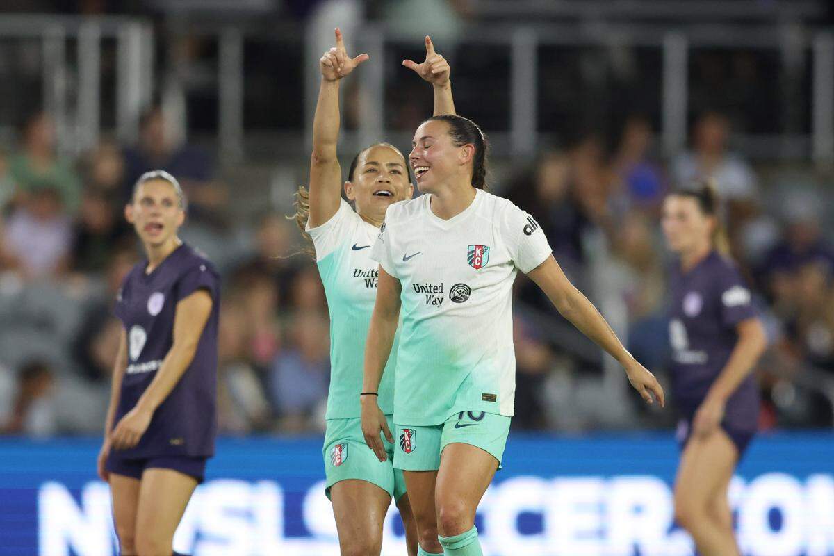 Kansas City Current midfielder Vanessa DiBernardo scored one of the visiting team’s two goals in a 2-0 shutout against Racing Louisville FC on Saturday in Kentucky.