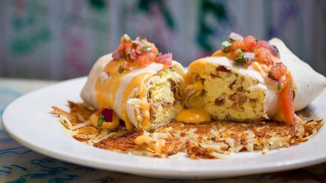 This chain is bringing breakfast, lunch and ‘boozie shakes’ to another KC-metro spot