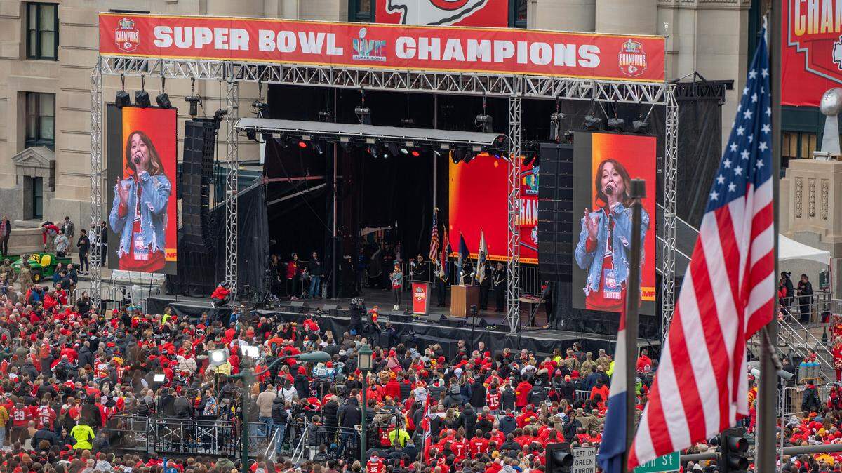 Smithville native and country singer Casi Joy sang the national anthem at the Kansas City Chiefs celebration Wednesday.