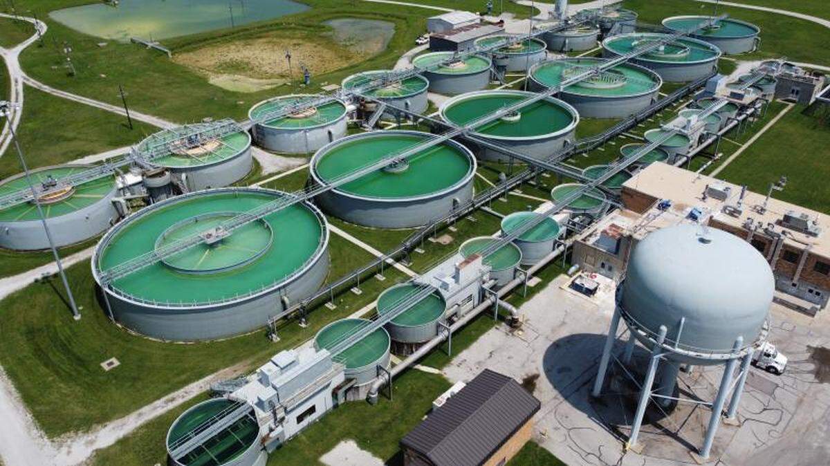 A power outage at Independence’s Courtney Bend Water Plant has left parts of the city without water and the rest with low water pressure, a city spokesperson said Monday.