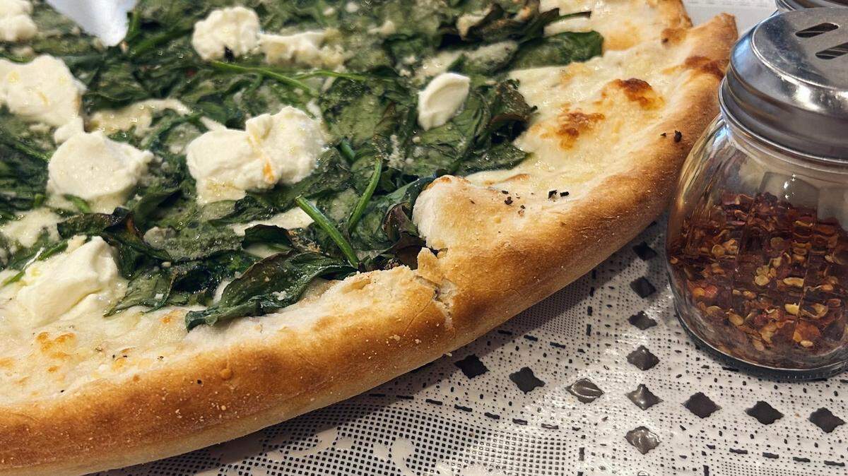 Avelluto’s opened a few weeks ago in Mission, selling the same menu items as the previous incarnation, Italian Delight by Avelluto’s.
